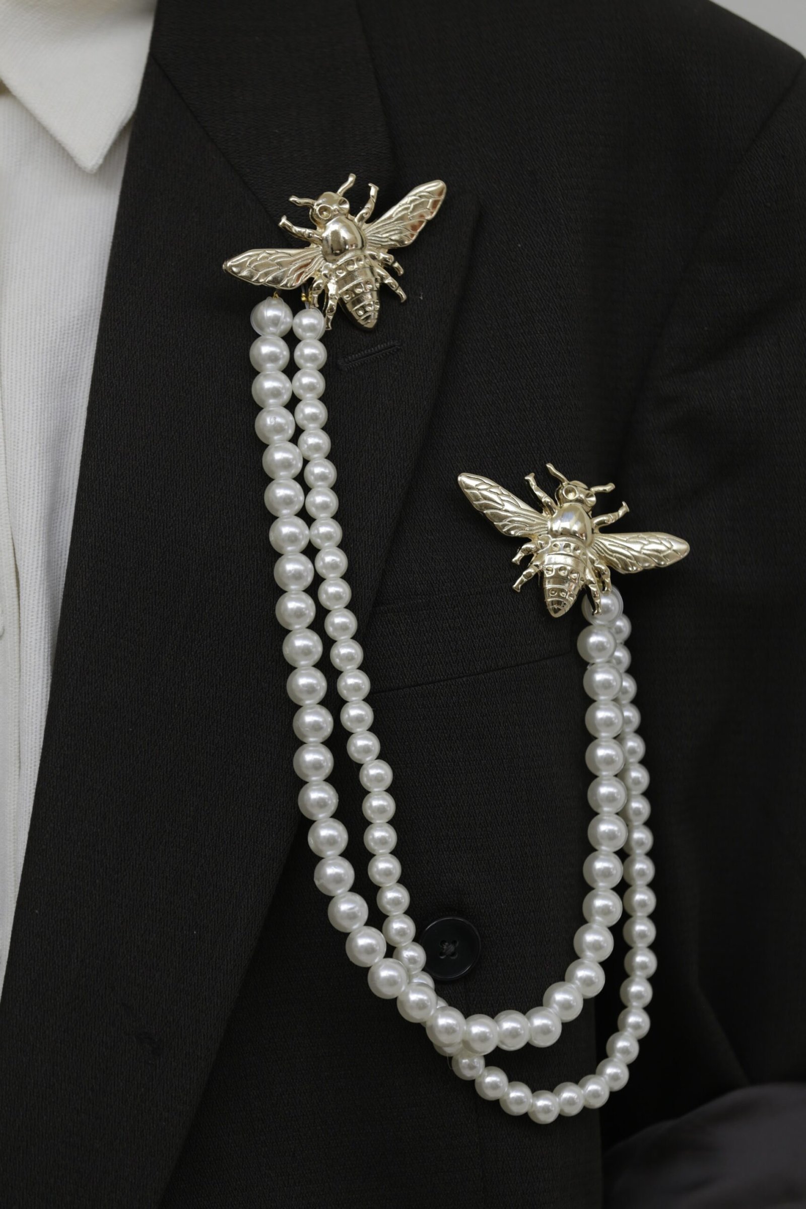 Two Bees 009 + 4 Strings of Pearls - Image 5