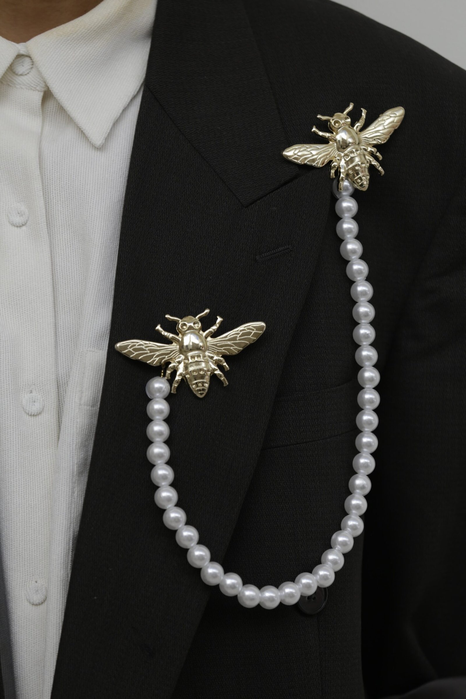 Two Bees 009 + 4 Strings of Pearls - Image 7