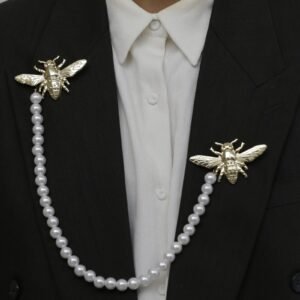 Alternative view of Two Bees 007 + Small Pearls