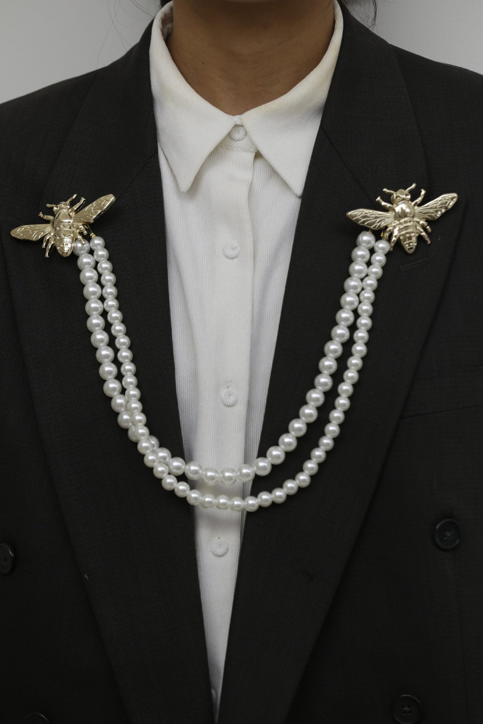 Two Bees 009 + 4 Strings of Pearls - Image 9