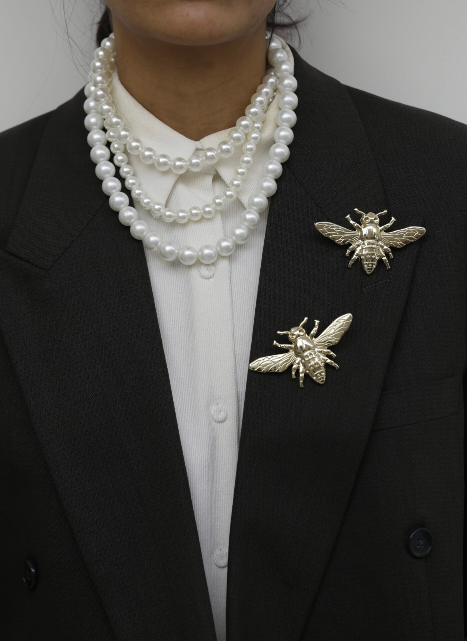 Two Bees 009 + 4 Strings of Pearls - Image 15